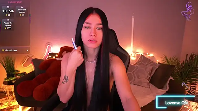 FataleNellie online show from February 6, 9:40 pm