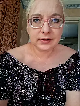 VikaKing online show from April 6, 11:55 am