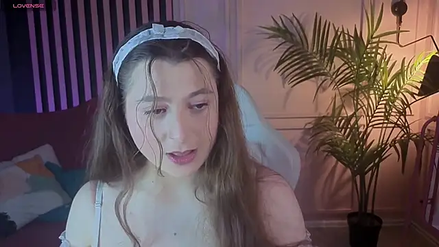 Queen Michelle  online show from September 29, 7:02 am