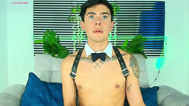 CamiiGuzmanX online show from February 6, 8:56 pm