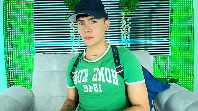 CamiiGuzmanX online show from March 26, 9:31 pm