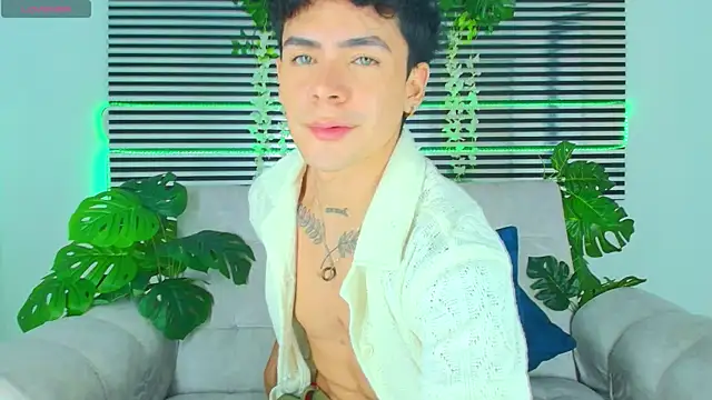 CamiiGuzmanX online show from April 24, 8:33 pm