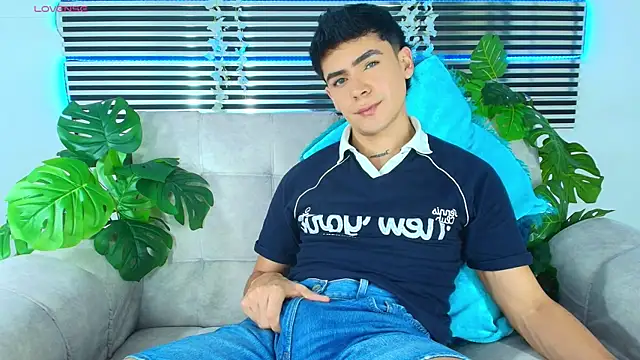 CamiiGuzmanX online show from May 1, 8:24 pm