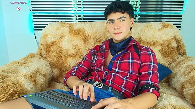 CamiiGuzmanX online show from May 4, 7:43 pm