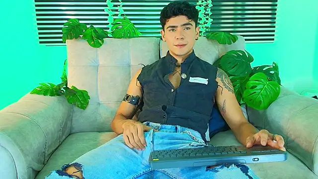 CamiiGuzmanX online show from June 8, 9:48 pm