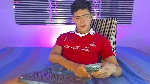 CamiiGuzmanX online show from July 28, 9:03 pm