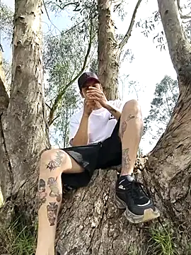 Snapshot of Thomasjons_ chatting on January 19, 3:27 pm Thomasjons online show from January 19, 3:27 pm