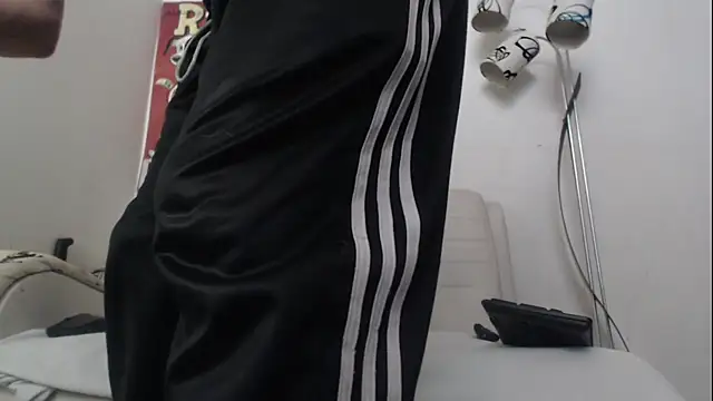 Snapshot of Thomasjons_ chatting on February 5, 6:34 pm Thomasjons online show from February 5, 6:34 pm