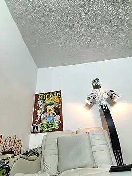 Snapshot of Thomasjons_ chatting on February 16, 4:19 am Thomasjons online show from February 16, 4:19 am