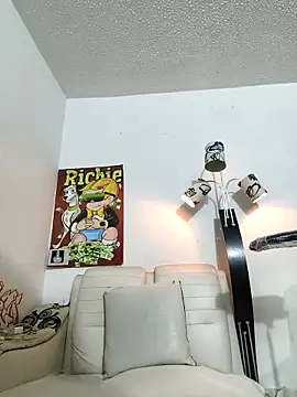 Snapshot of Thomasjons_ chatting on February 17, 3:36 am Thomasjons online show from February 17, 3:36 am