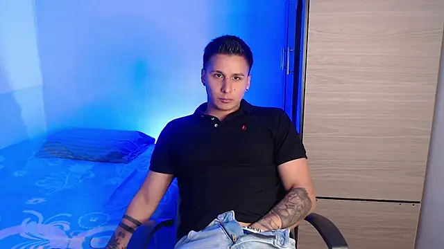 Snapshot of valentinosex1 chatting on January 17, 8:45 pm valentinosex1 online show from January 17, 8:45 pm