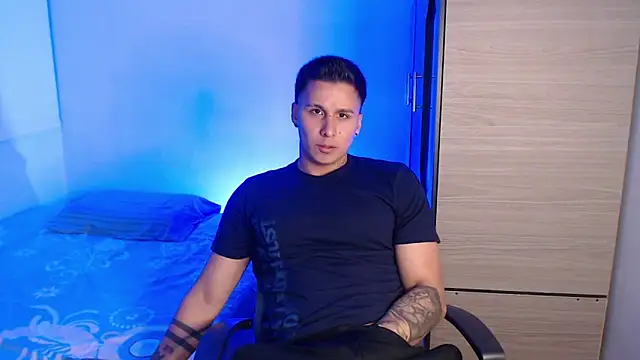 Snapshot of valentinosex1 chatting on January 18, 10:24 pm valentinosex1 online show from January 18, 10:24 pm