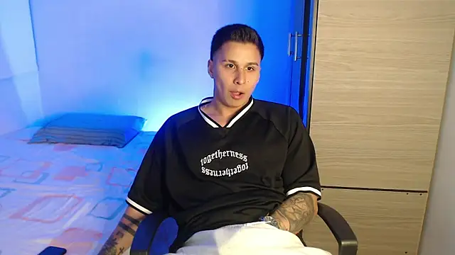 Snapshot of valentinosex1 chatting on February 1, 11:03 pm valentinosex1 online show from February 1, 11:03 pm