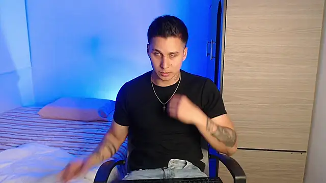 Snapshot of valentinosex1 chatting on February 12, 10:38 pm valentinosex1 online show from February 12, 10:38 pm