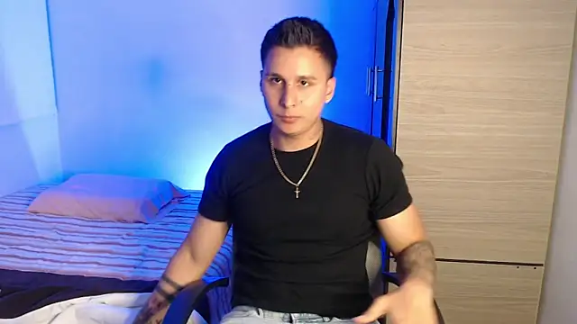 Snapshot of valentinosex1 chatting on February 13, 11:12 pm valentinosex1 online show from February 13, 11:12 pm