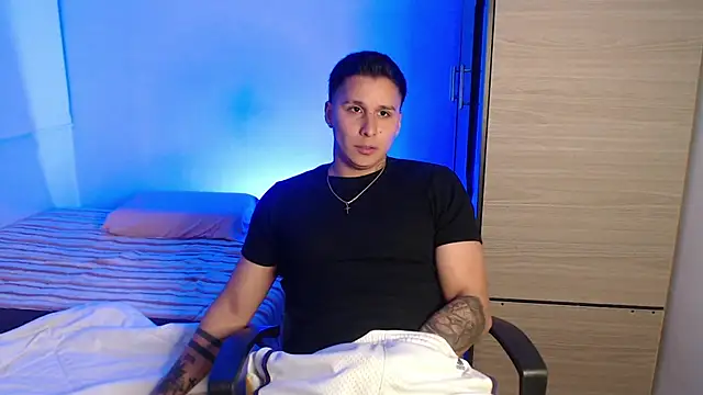 Snapshot of valentinosex1 chatting on February 16, 11:45 pm valentinosex1 online show from February 16, 11:45 pm