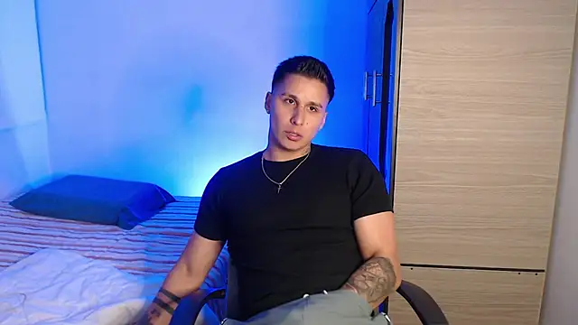 Snapshot of valentinosex1 chatting on February 24, 11:25 pm valentinosex1 online show from February 24, 11:25 pm