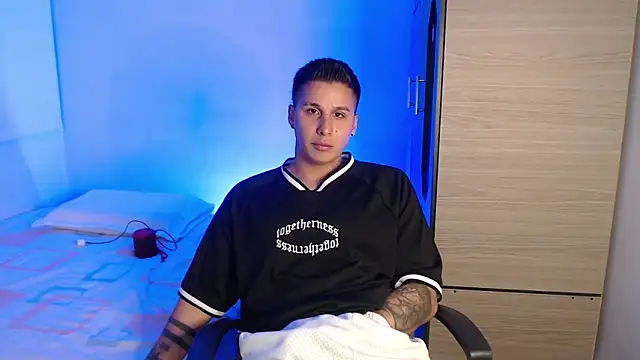 Snapshot of valentinosex1 chatting on March 14, 8:47 pm valentinosex1 online show from March 14, 8:47 pm