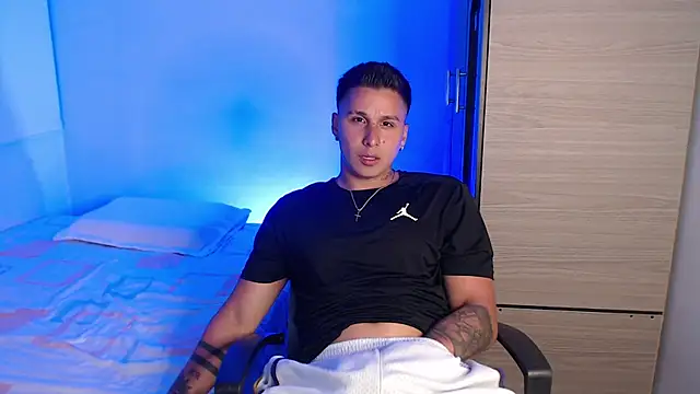 Snapshot of valentinosex1 chatting on March 16, 11:09 pm valentinosex1 online show from March 16, 11:09 pm