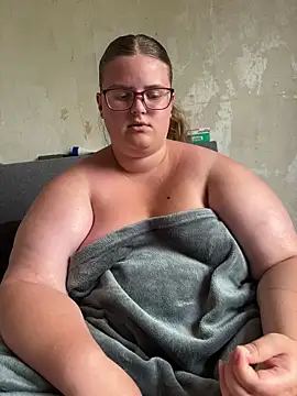 CurvyPaar2 online show from June 1, 3:58 pm