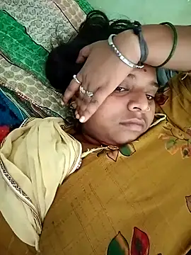 Snapshot of Hot_crety chatting on October 2, 6:53 am Hot crety online show from October 2, 6:53 am