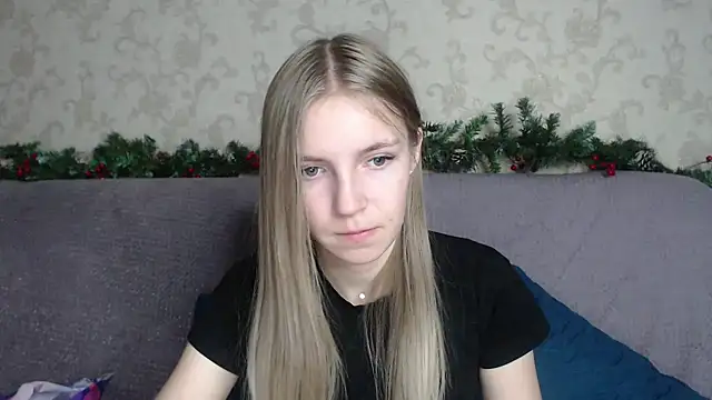 HitGyrl online show from December 19, 2:29 am