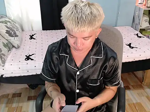 Snapshot of Fuckboii_intown chatting on April 30, 6:20 am Fuckboii intown online show from April 30, 6:20 am