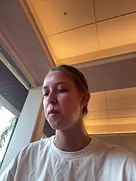 ElliRose online show from October 22, 1:39 am