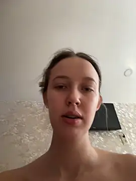 ElliRose online show from February 4, 6:19 am