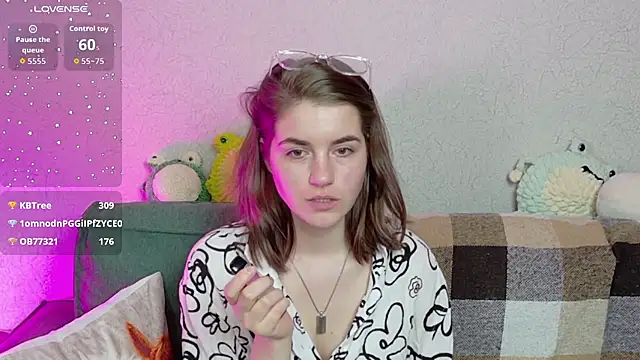 Snapshot of ElzaBlis chatting on April 18, 7:07 pm ElzaBlis online show from April 18, 7:07 pm