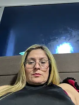 Snapshot of linda-mature43 chatting on October 18, 3:42 am linda-mature43 online show from October 18, 3:42 am