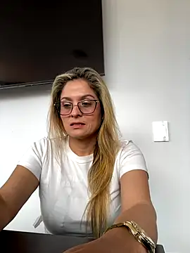 Snapshot of linda-mature43 chatting on October 18, 3:46 pm linda-mature43 online show from October 18, 3:46 pm