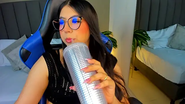 anagil  online show from April 7, 2:06 pm