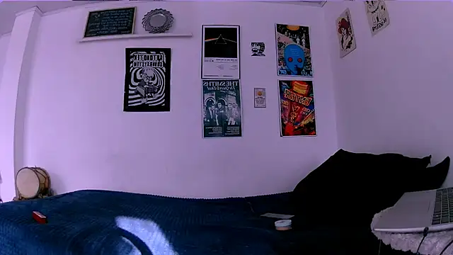 plutonbluemooon333 online show from April 8, 9:26 pm