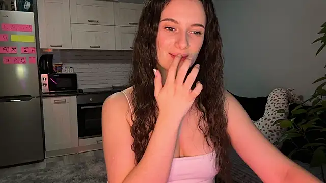 Luna Raee online show from October 24, 12:45 pm