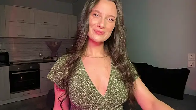 Luna Raee online show from November 11, 1:00 pm