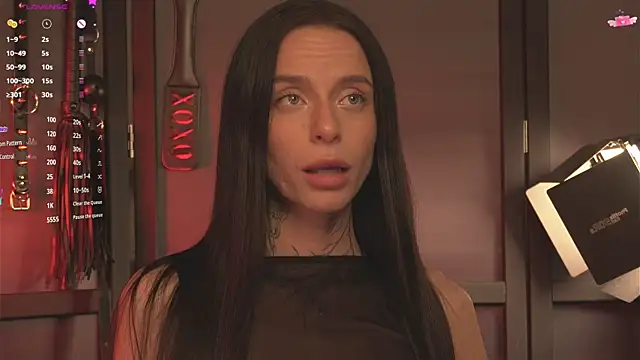 Snapshot of livia_starwars chatting on October 1, 9:21 pm livia starwars online show from October 1, 9:21 pm