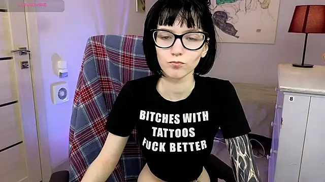 HazelTompson online show from November 14, 8:40 pm