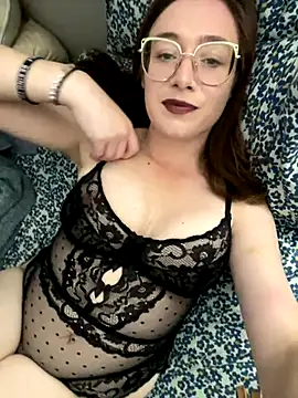 NaughtyNerdyWifey online show from November 12, 5:19 am