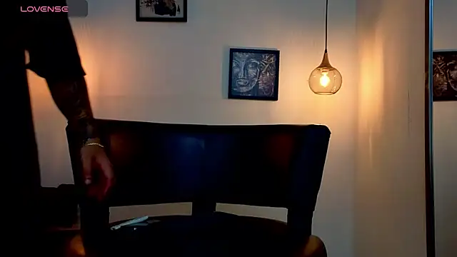 Snapshot of Apolo_rousse1 chatting on May 27, 8:17 pm Apolo rousse1 online show from May 27, 8:17 pm