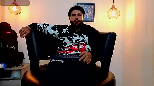 Snapshot of Apolo_rousse1 chatting on May 29, 8:51 pm Apolo rousse1 online show from May 29, 8:51 pm