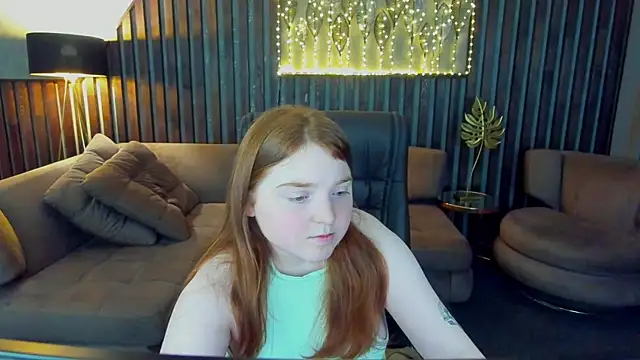 Snapshot of KattyRose8 chatting on August 2, 5:33 pm KattyRose8 online show from August 2, 5:33 pm