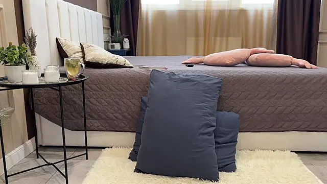 daniellia  online show from February 8, 10:07 am