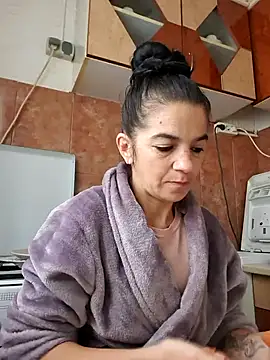 Snapshot of alinaalinutzq chatting on October 18, 2:07 pm alinaalinutzq online show from October 18, 2:07 pm