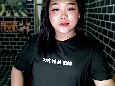 Snapshot of luluakovi_69 chatting on November 18, 6:23 pm luluakovi 69 online show from November 18, 6:23 pm