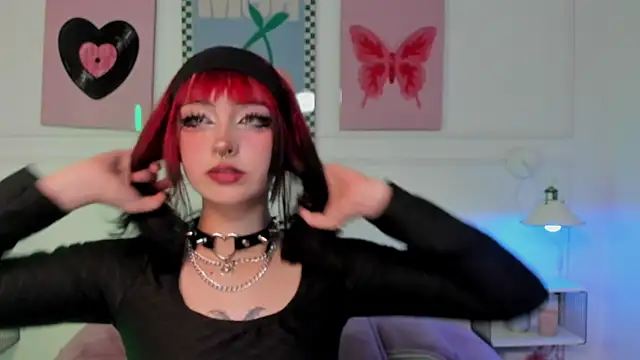 Snapshot of Zoe_Lynch_ chatting on April 16, 11:33 am Zoe Lynch online show from April 16, 11:33 am
