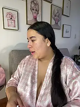 Zoey thompson online show from April 8, 8:09 pm