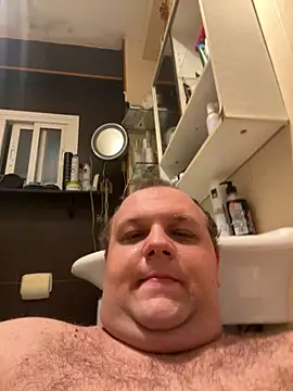 Snapshot of ArturoElPeque chatting on October 19, 7:47 pm ArturoElPeque online show from October 19, 7:47 pm