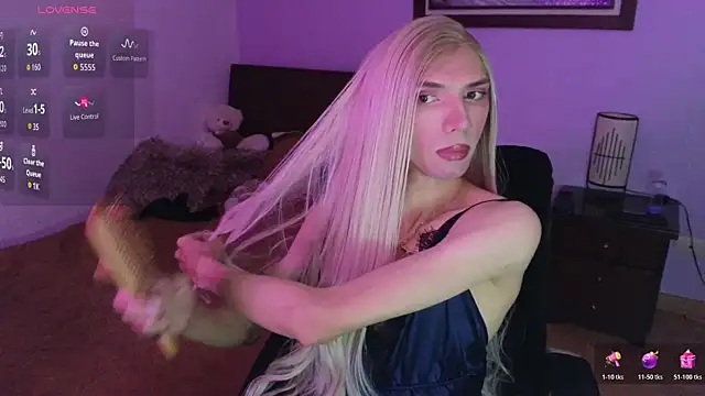 mirandahabach333 online show from August 7, 11:29 pm