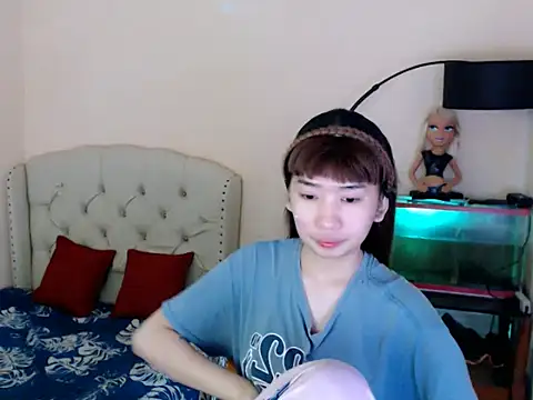 Snapshot of ShantalFoxxy_ chatting on May 1, 12:15 am ShantalFoxxy online show from May 1, 12:15 am